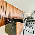 Luxury 1Br Condo Prime Location